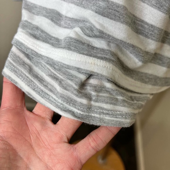 Puella Top MEDIUM Gray White Striped Layered Scoop Neck Jersey Knit V Back Women - Picture 4 of 7